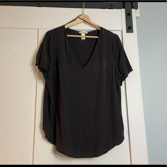 H&M Tops - H&M flowy shirt EUC
